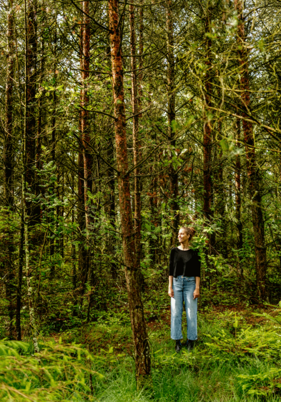 Portrait von Psychologin Online Nina Uffelmann im Wald